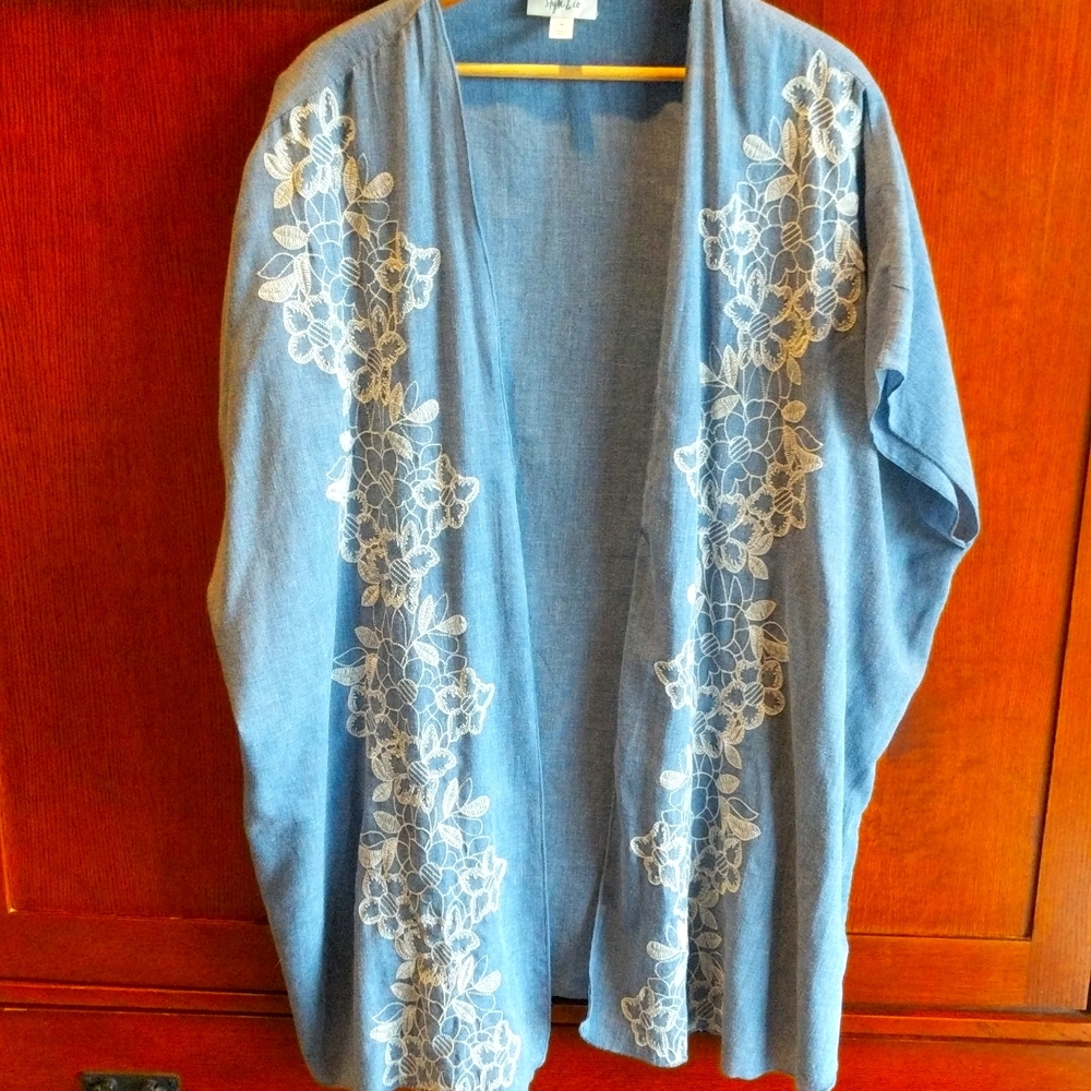 In Style, Women's Medium, Shawl/Sleeveless/Top/Wrap, Light Blue